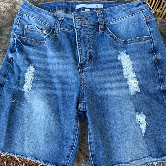 iT distressed cutoff jeans - Picture 1 of 5